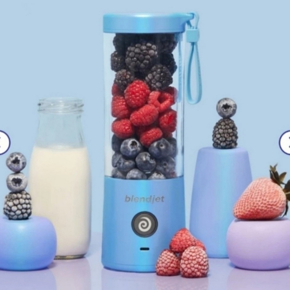 Limited edition Blendjet Portable Blender- frost metallic. Gorgeous color